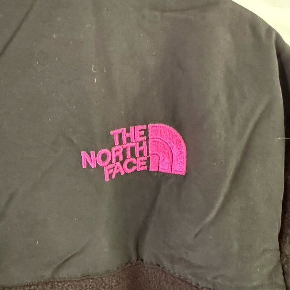 The North Face Black Jacket with Vibrant Pink Logo - Picture 4 of 8